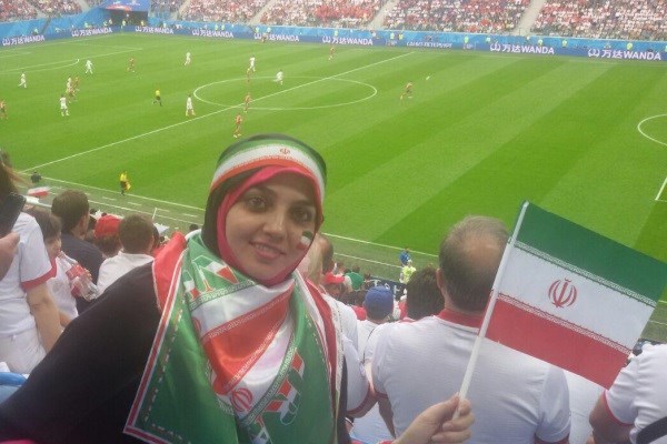 ماجرای مزاحمت یک ایرانی برای زن چادری در ورزشگاه جام جهانی+عکس