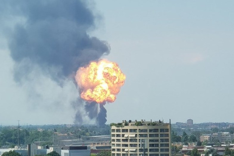 انفجار بزرگ در فرودگاه «بولونیا» در ایتالیا +تصاویر
