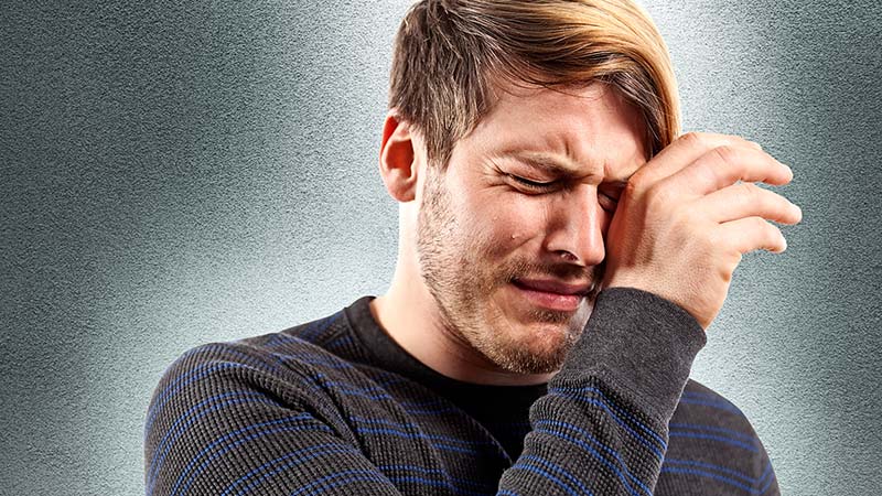 چرا زنان بیش از مردان گریه می کنند؟