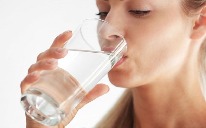 اگر آب ننوشید، چه اتفاق برای بدن می افتد؟