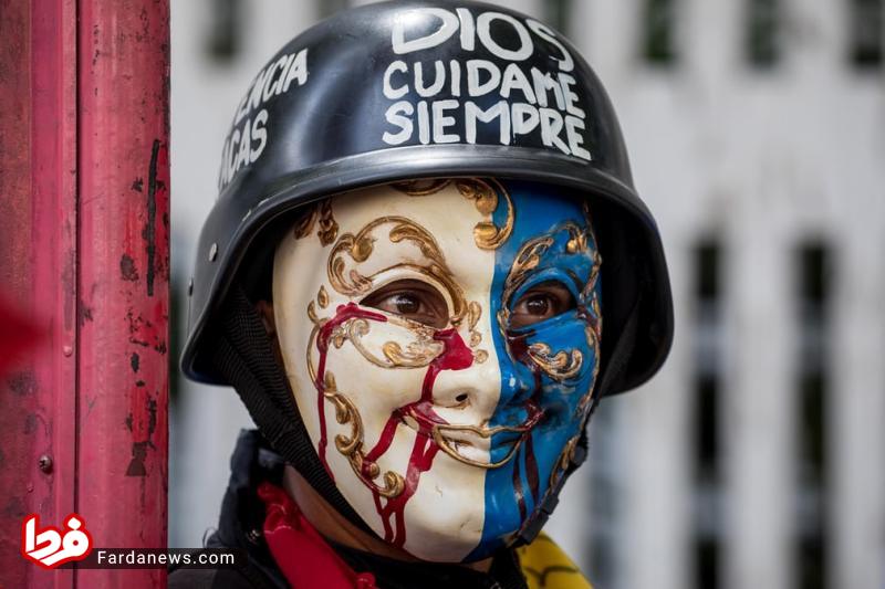 ماسک عجیب یک معترض+عکس