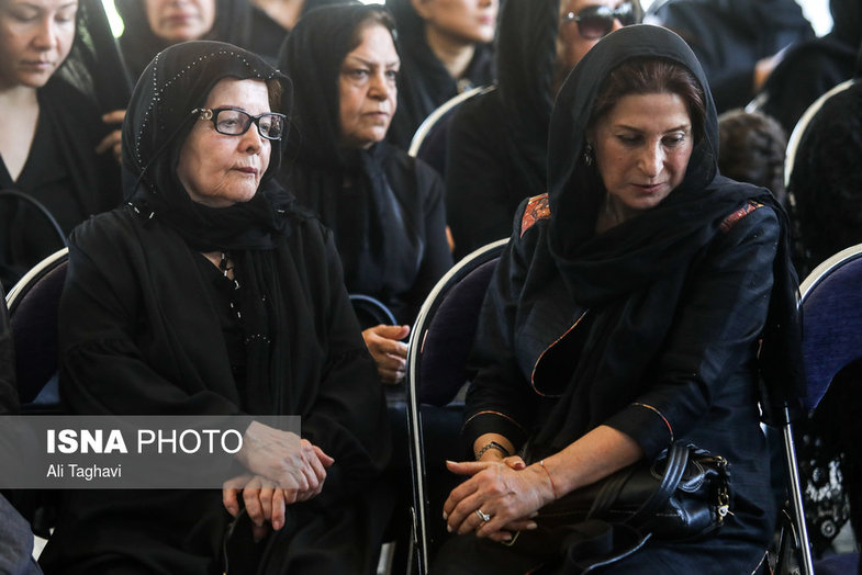 تصاویری از چهره‌ها در مراسم تشییع عزت الله انتظامی