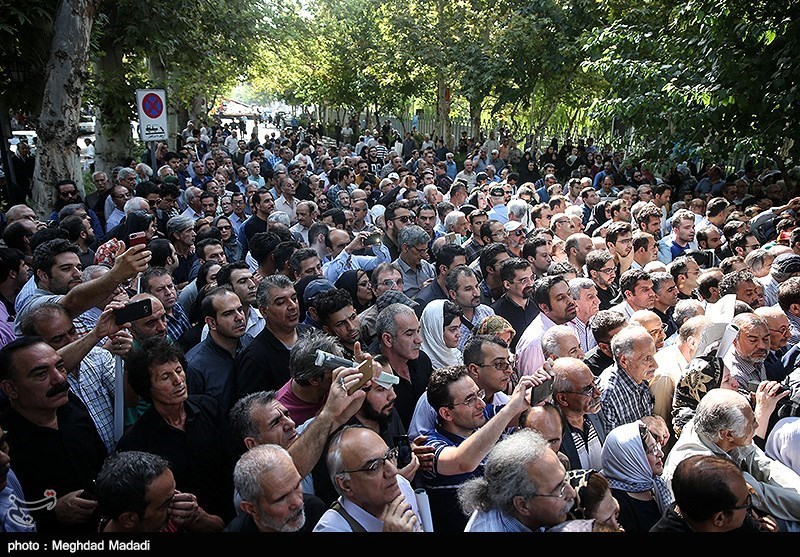 حواشی نازیبای مراسم تشییع و تدفین عزت‌الله انتظامی +عکس