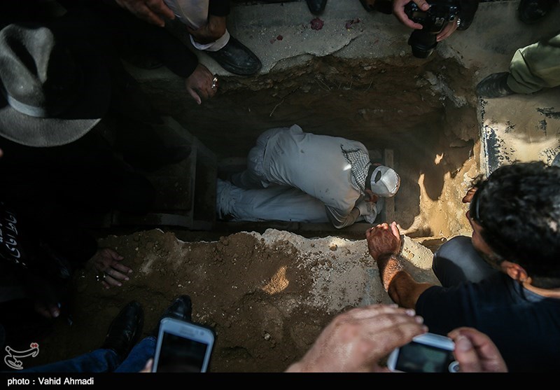 حواشی نازیبای مراسم تشییع و تدفین عزت‌الله انتظامی +عکس