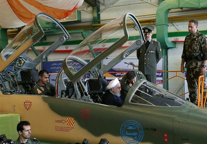 روحانی سوار اولین جنگنده ایرانی شد +عکس