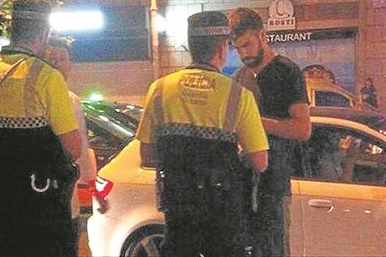 فوتبالیست معروف توسط پلیس دستگیر شد +عکس