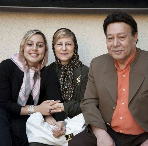 مرحوم «حسین عرفانی» در کنار همسر و دخترش +عکس
