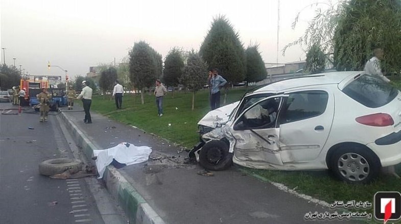 مرگ دلخراش راننده نیسان حین تعویض لاستیک +تصاویر