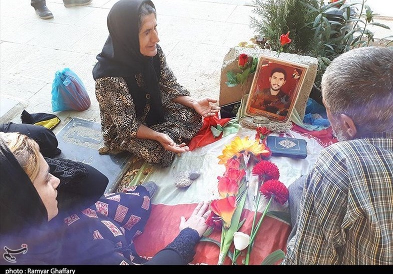 روایت روز‌های تنهایی خانواده شهدای حادثه تروریستی مریوان+عکس