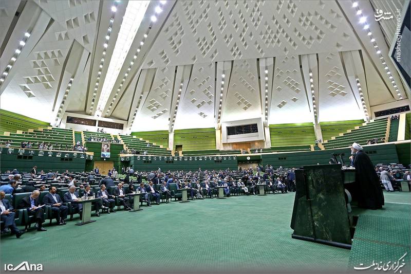روحانی، پنکه اش را هم به مجلس بُرد؟! +عکس
