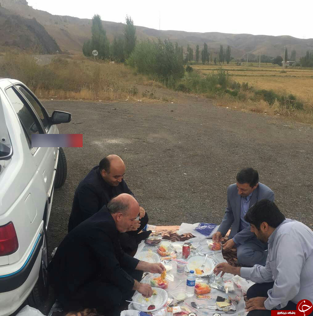 ناهارخوردن رئیس کمیته امداد در کنار جاده+عکس