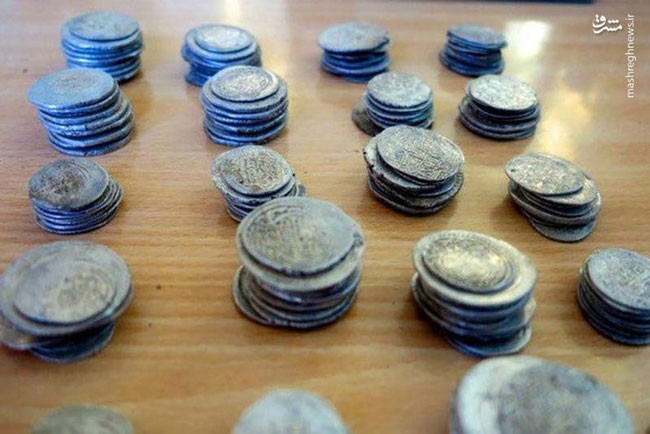 کشف سکه‌های ۱۲۰۰ ساله در ایلام+عکس