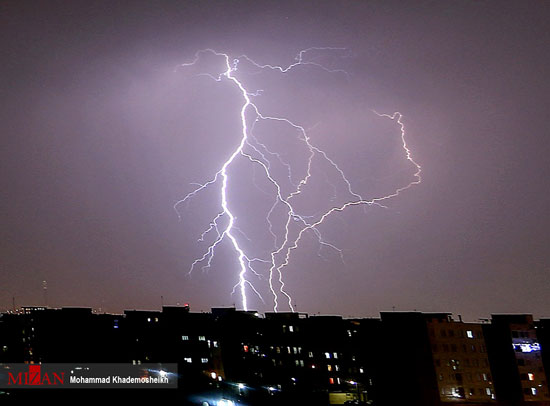 رعد و برق در آسمان تهران