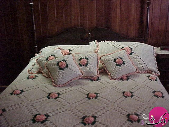 تخت خوابی گرم و زیبا با روتختی‌های بافتنی