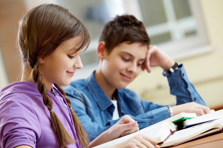 تفاوتهای یادگیری و خواندن و نوشتن بین دختران و پسران