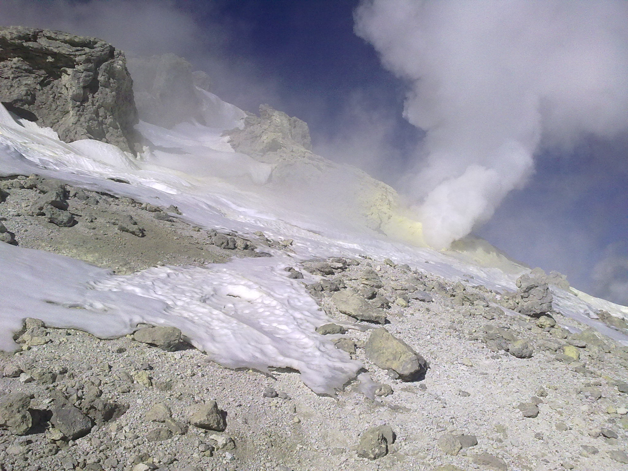 آب شدن یخچال‌ها و مشاهده دود از قله دماوند +تصاویر