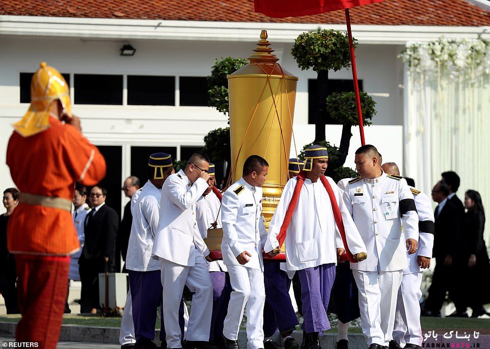 خاندان سلطنتی تایلند در مراسم تشییع پدر لسترسیتی