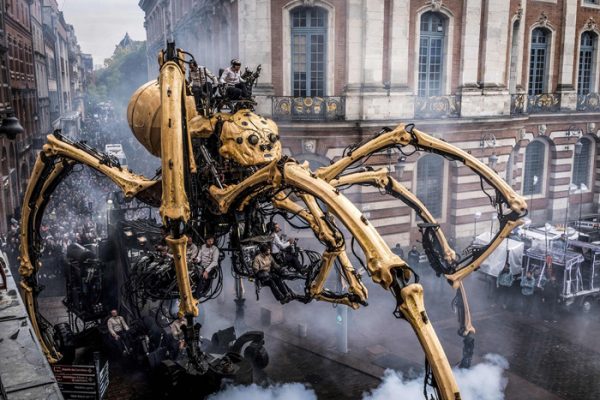 نمایش ربات‌های غول پیکر در تولوز فرانسه