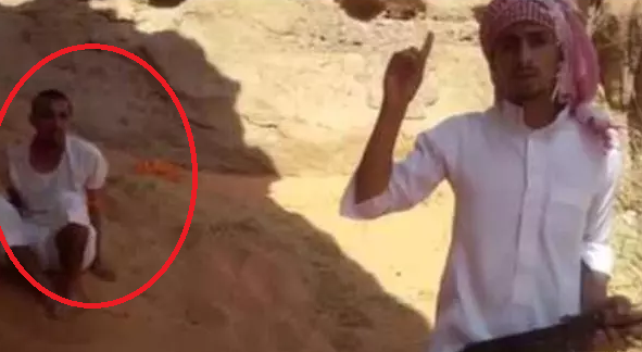 عاقبت یک داعشی که پسر عمویش را مقابل دوربین کشت +عکس