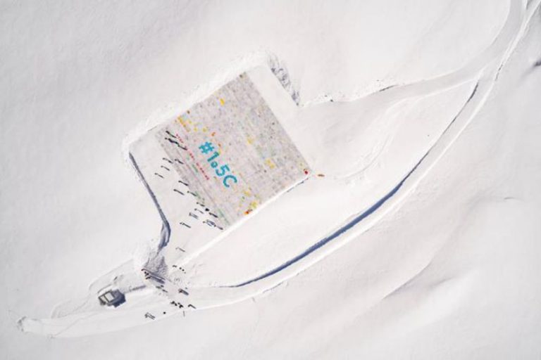 کارت پستال ۲۵۰۰ متری کودکان جهان در یخچال‌های آلپ