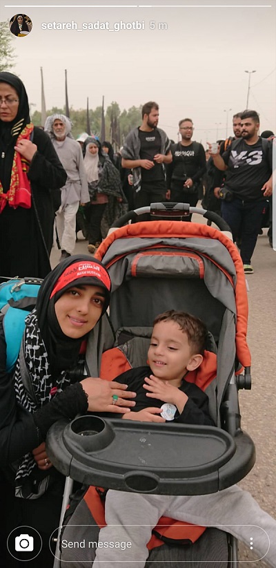 خانم مجری و فرزندش در راهپیمایی اربعین +عکس