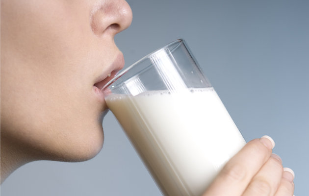 نوشیدن روزانه شیر چاق کننده است؟