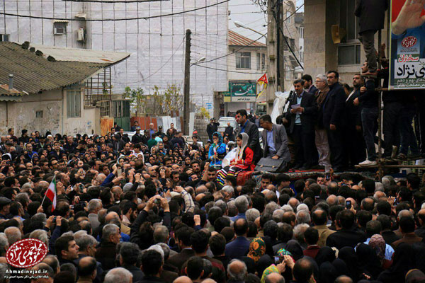 استقبال غیر منتظره از احمدی نژاد در گیلان+عکس