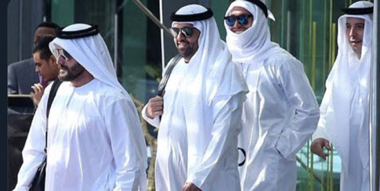 گشت و گذار راموس در امارات با لباس عربی+عکس