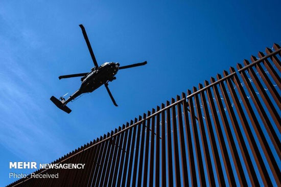 بازدید ترامپ از دیوار مرزی آمریکا و مکزیک‎ +عکس
