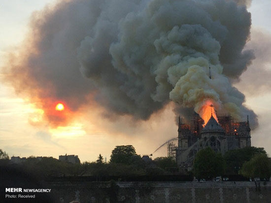 آتش‌سوزی در کلیسای نوتردام پاریس‎+عکس