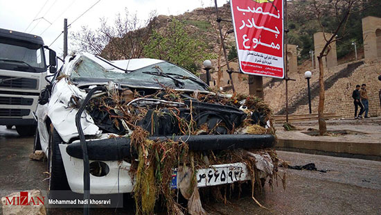 نزن باران که ایران غرق خون است