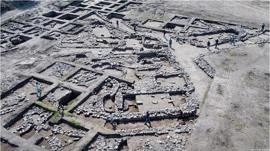 ده کشف باستان‌شناسی سال؛ از مخفیگاه کاهنان مصر تا دیوار کهن ایران