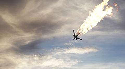 تکه پاره‌های آتش گرفته هواپیمای اوکراینی در شهریار