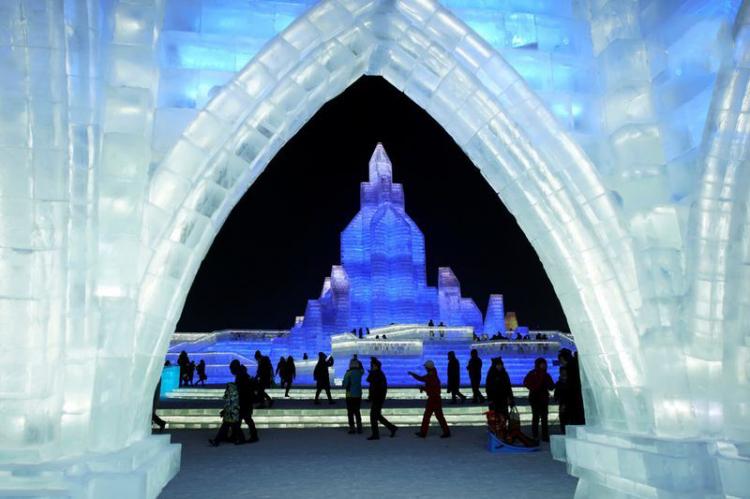 جشنواره مجسمه‌های یخی و برفی