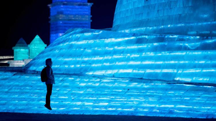 جشنواره مجسمه‌های یخی و برفی