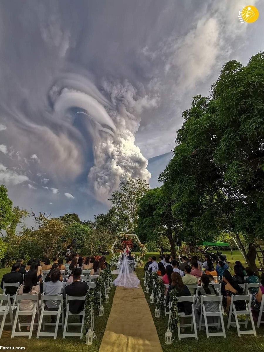 جشن عروسی زیر فوران مهیب آتشفشان+ عکس