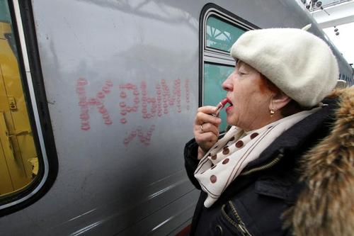 از بازدید بابانوئل از آوارگان سوری تا بوسه بر قطار روسی در کریمه