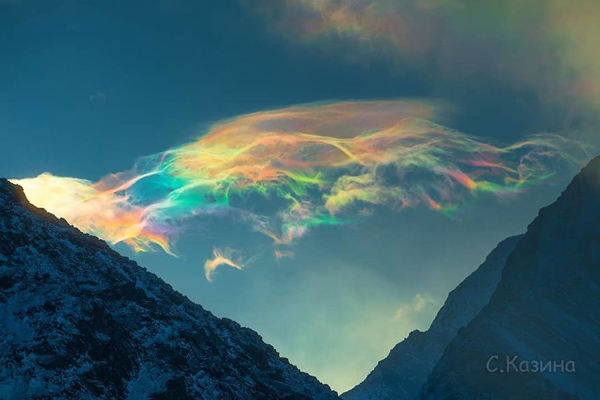 تصاویر عجیب از ابر‌های رنگین‌کمانی در سیبری