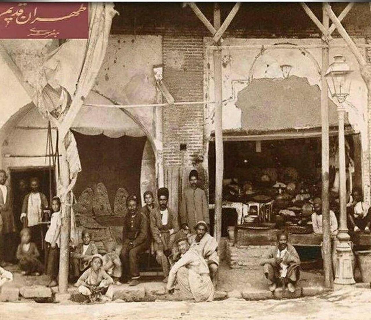 تصویری از یک نانوایی سنگکی در تهران سال ۱۲۸۷