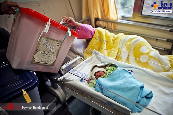 رای دادن یک مادر پس از وضع حمل+عکس