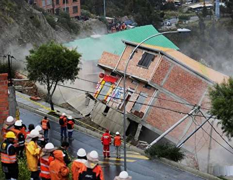 لحظه تخریب منازل براثر رانش زمین در بولیوی