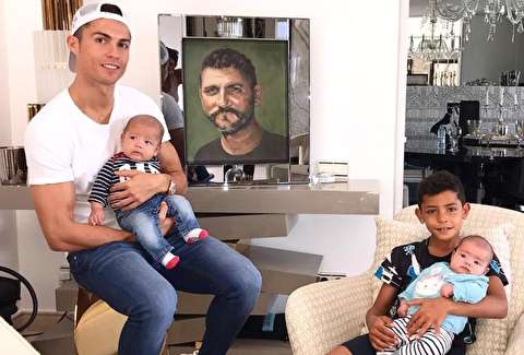 فوتبال بازی رونالدو با ۳ فرزند خردسالش