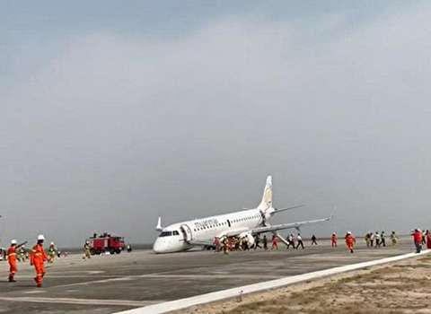 فرود هواپیمای بدون چرخ در میانمار!