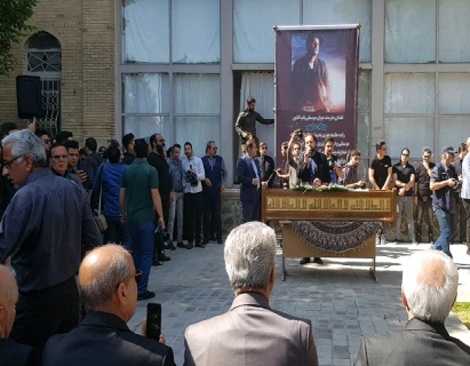 تشییع پیکر بهنام صفوی در اصفهان