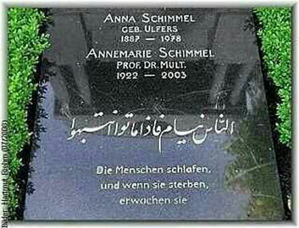 تصویر سنگ قبر دانشمند زن آلمانی با حدیثی از امام علی (ع)