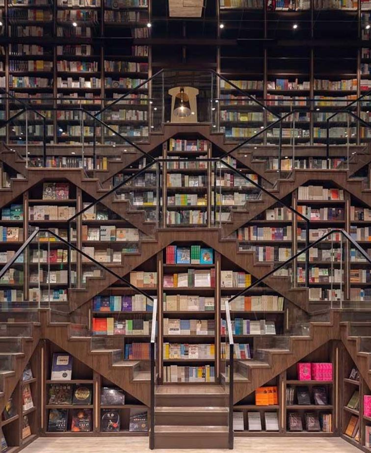 معماری عجیب یک کتابفروشی در چین + تصاویر
