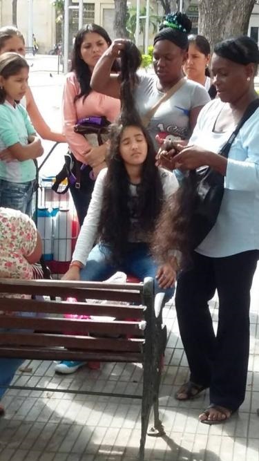 فروش مو، ترفند زنان ونزوئلایی برای گذران زندگی +عکس