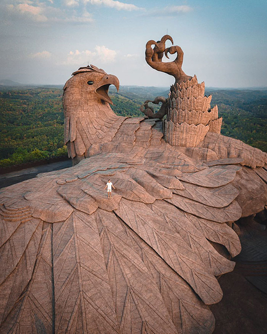 بزرگ‌ترین مجسمه دنیا به شکل پرنده در هند
