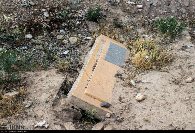 تصاویر عجیب از یک قبرستان قدیمی در سمنان