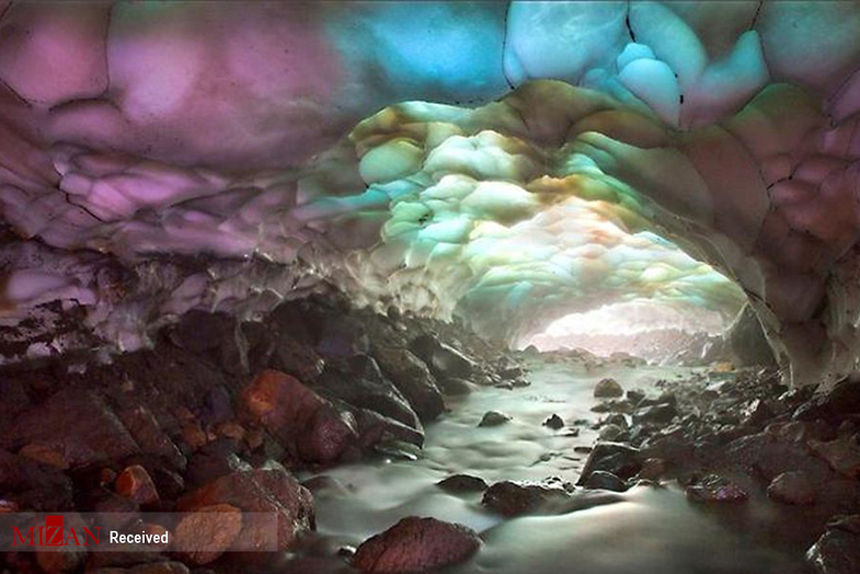 غار یخی در کوه آتشفشان +عکس